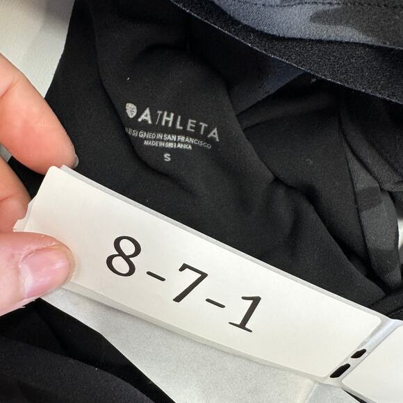 Athleta‎ Top Womens Small Black Grey Camo Print Conscious Crop Tank - Picture 5 of 8